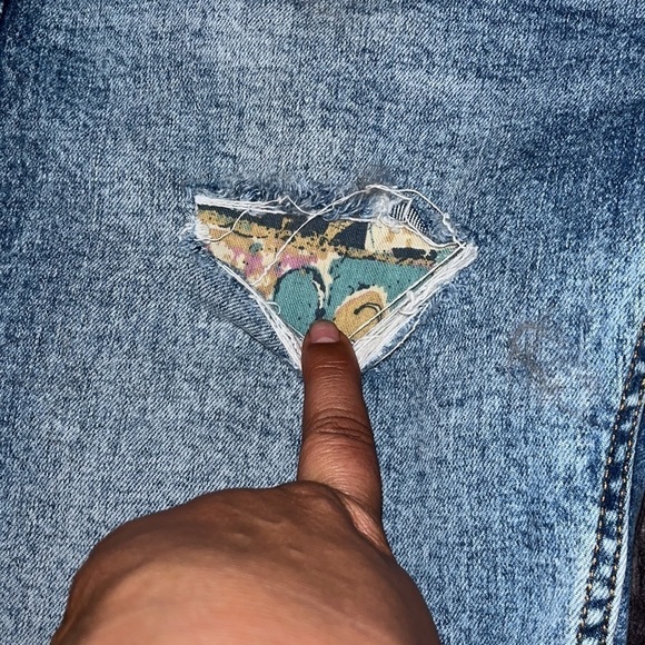 Pull & Bear Slim fit denim Bermuda shorts with rip details, a five-pocket. - Picture 9 of 10